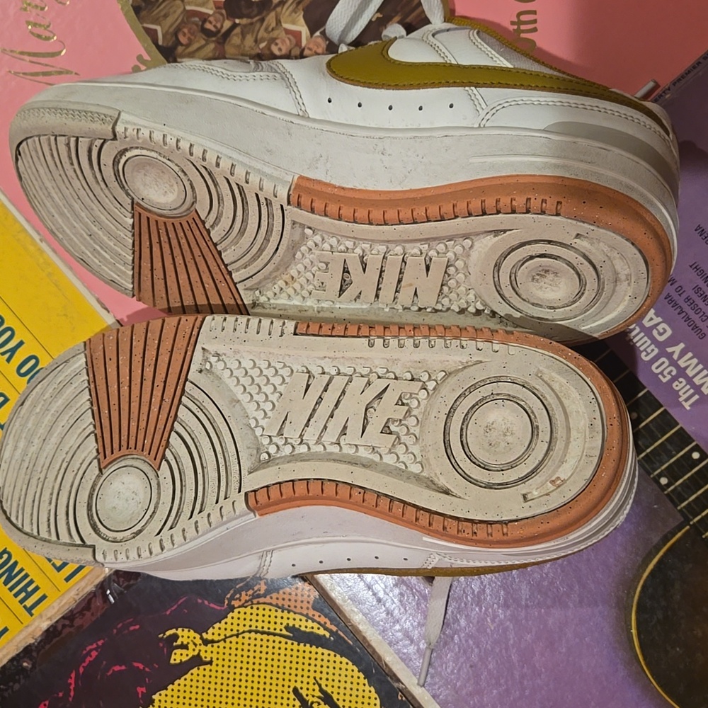 Nike White and Gold Athletic Shoes - Picture 5 of 6